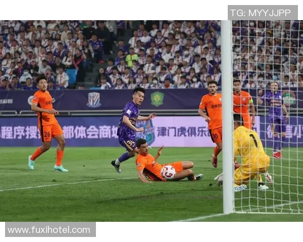 足球yuo带你领略世界足球的魅力与激情，畅谈球场内外的精彩瞬间与故事